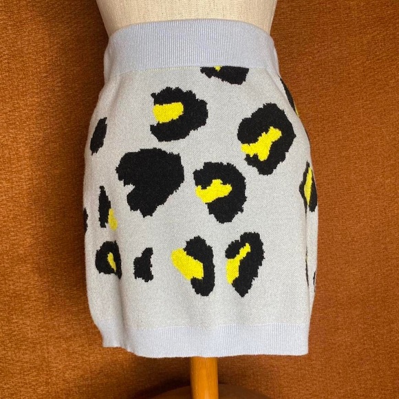Wild Honey Dresses & Skirts - Modern Wild Honey Cheetah Print Stretchy Knit Highwaisted Miniskirt, Size S.